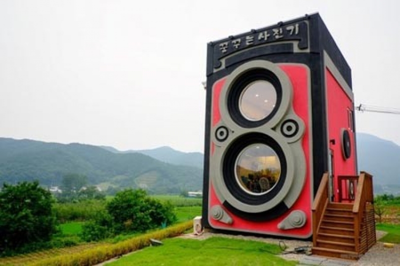 Độc đáo quán cà phê kiểu dáng máy ảnh Rollei Flex 2.8 tại Hàn Quốc